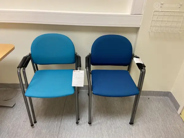 TUOLIT 4 kpl (nro 130) tila E2 Kipupoliklinikka 146