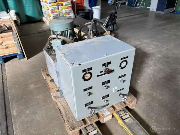 Hydraulikoneikko ja ohjausyksikkö
