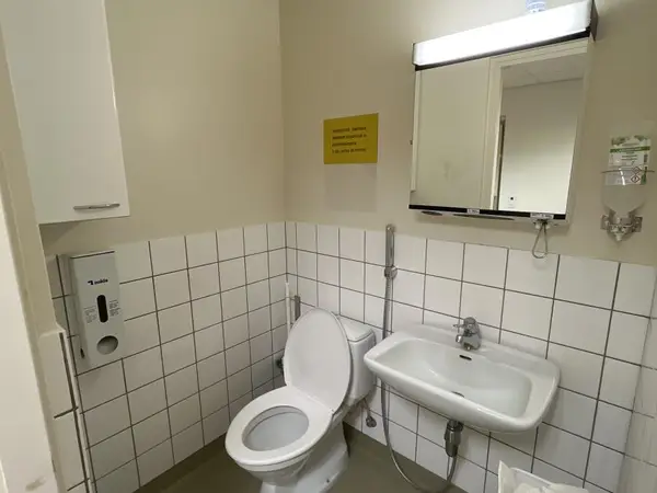 WC kalusteet (nro 199) tila F2 Yhtymähallinto 041