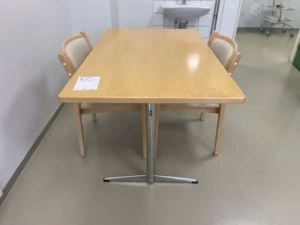 Pöytä + 2kpl tuolit (nro 278) tila E1 Röntgen 188