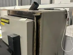 Uuni, ollut keramiikkapajalla. korjattavaksi
