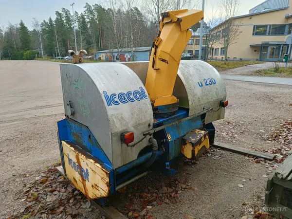 Icecat u 230, traktorivetoinen jäänhoitokone