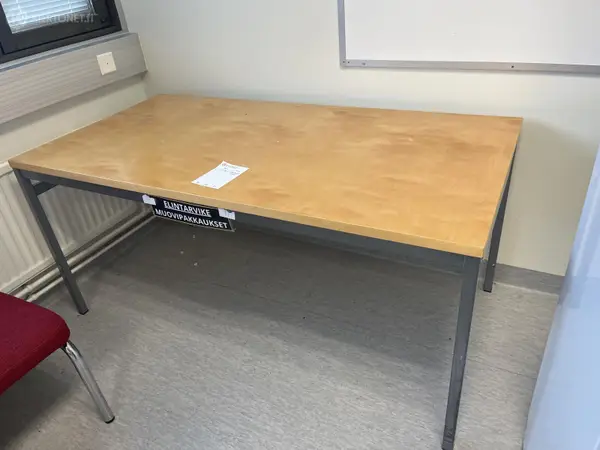 Pöytä + Jakkarat 2kpl (nro 207) tila F1 Fysiologia 044