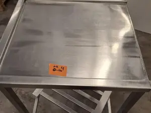 Teräspöytä nro 4