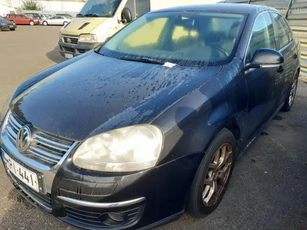 Volkswagen Jetta 2.0 TDI DSG,2007,Varaosiksi/kunnostettavaksi!
