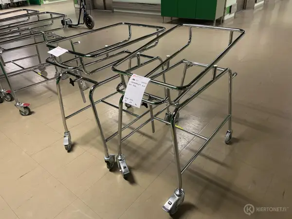 Vauvansängyn rungot 2kpl (nro 107) tila DP Käytävä