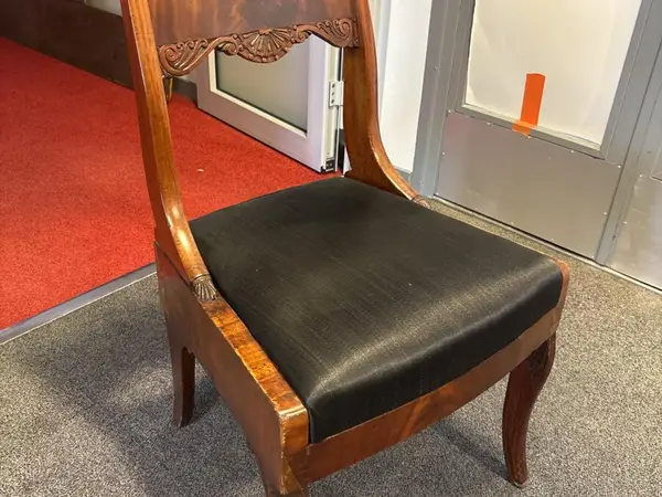 Biedermeier-tyylinen puinen tuoli (nro 321) tila H Erä 5