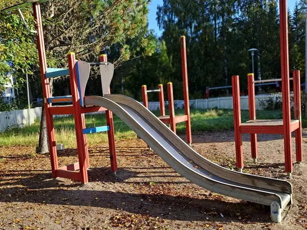 Ulkoleikkipuiston liukumäki U6