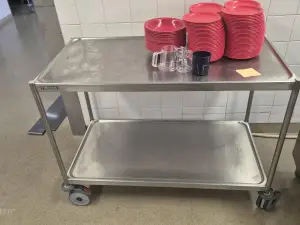 RST tarjoiluvaunu 110x55cm (kuvan astiat kaupan päälle)