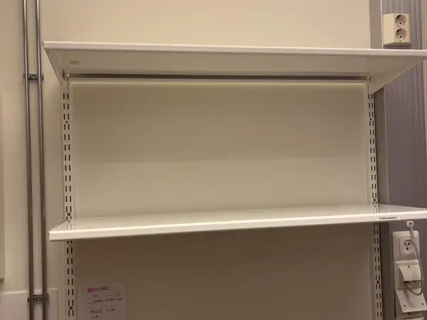 Hyllyt Kiskoilla (nro 85) tila E2 Kuulokeskus 123