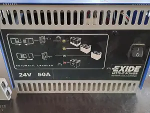Exide Motive Power automaattinen akkulaturi. nro KH13