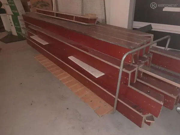 Jääkiekkokaukalon kentänjakajat