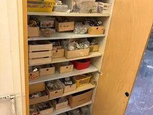 Kaappi sisältöineen