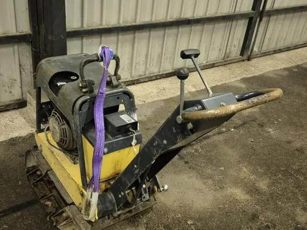 Bomac BPR30/38D-2 tärylätkä 247kg (viallinen)