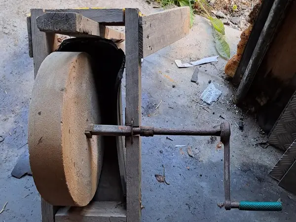 Perinteinen, vintage käsikäyttöinen vesitahko . nro KH44
