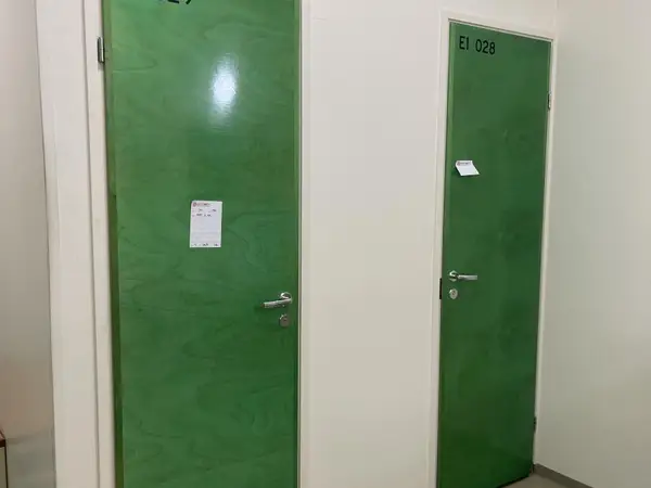 Ovet 2 kpl (nro 57) tila E1 Teho ja valvonta 030