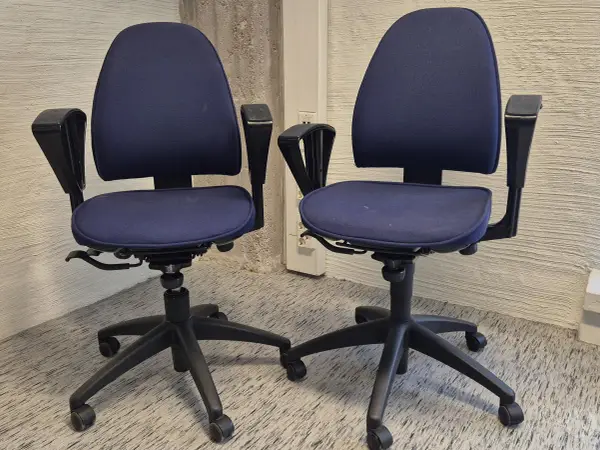 Kinnarps työtuolit 2 kpl (nro 16) tila 5 Aula