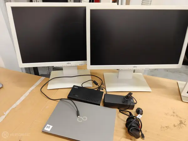 Fujitsu Lifebook U7411 kannettava tietokone + 2x näyttö + USB-C telakka (nro 10.)
