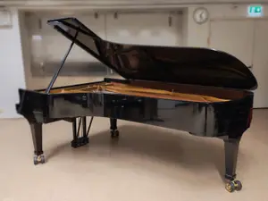 Konserttiflyygeli Steinway D
