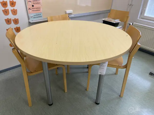 Pöytäryhmä (nro 43) tila K1.1 3