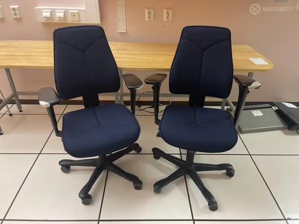 Kinnarps työtuolit 2 kpl (nro 41) tila E1 Röntgen 161