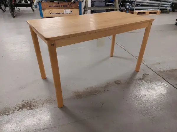 Pöytä S 55cm, L 110cm, K 63 cm