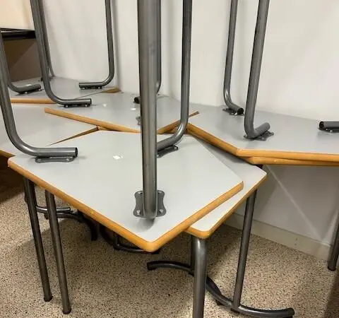 Pienet salmiakkipöydät