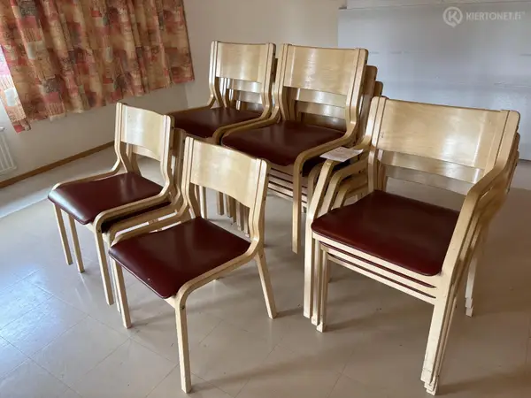 Pinottavat tuolit 16kpl (nro 24) tila 1.krs Aula