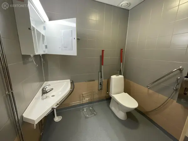 WC-kalusteet (nro 95) tila E2 ortopedia 030