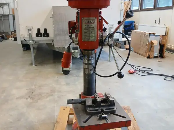 Pylväsporakone Ässä GT-1050