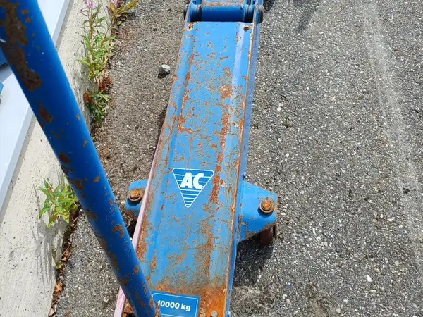 Hallitunkki 10 tonnia AC hydraulic, korjattavaksi