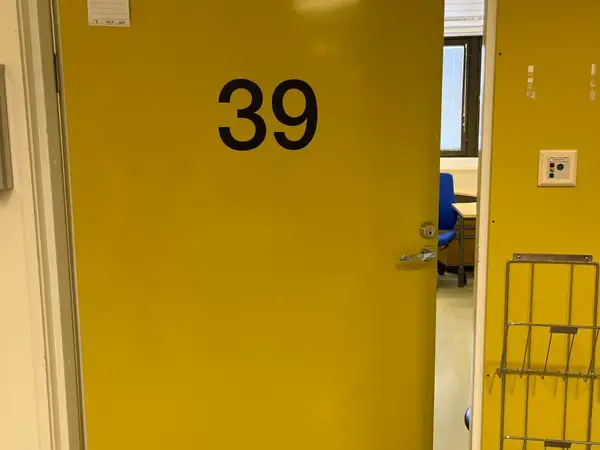 Ääntä eristävä ovi (nro 178) tila D2 056A