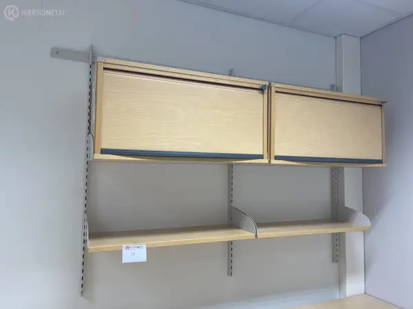 Isku rulokaapit + hyllyt kiskoilla 2 kpl (nro 22) tila E2 ortopedia 014