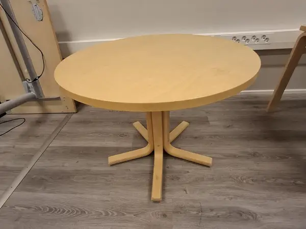 Iskun pyöreä pöytä