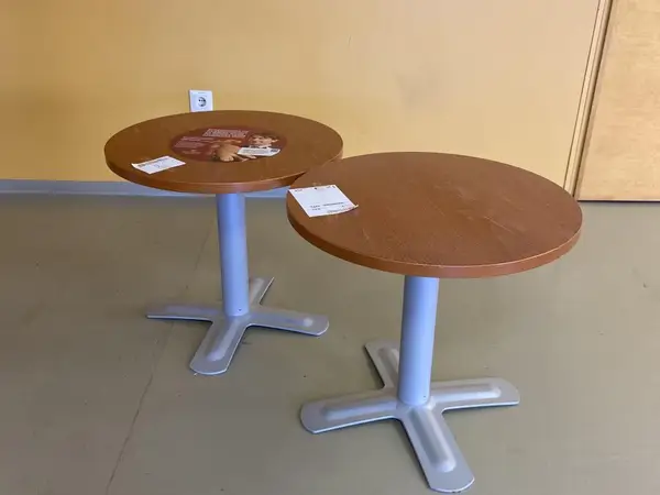 Sohvapöydät 2 kpl (nro 2) tila E2 Aula Olka