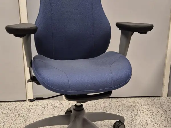 Isku työtuoli (nro 4) tila S2 Aula