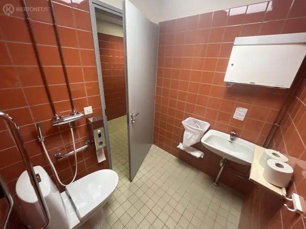 WC-kalusteet 2kpl (nro 30) tila E2 Aula 005