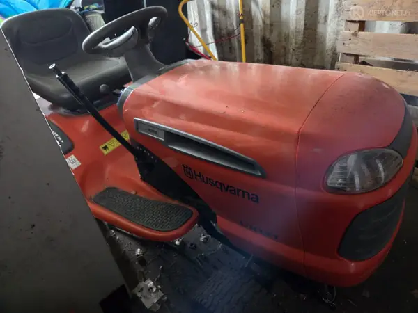 Puutarhatraktori Husqvarna LTH151