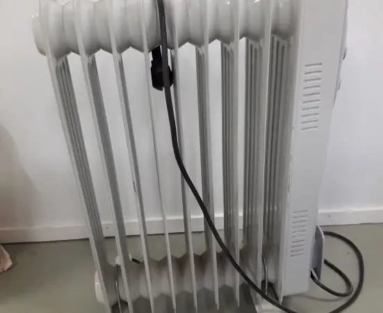 Öljytäytteinen lämpöpatteri