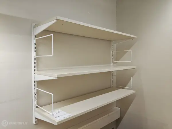 Hyllyt kiskoilla 2kpl (nro 53) tila DP 019