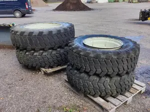 Traktorin renkaat ja vanteet