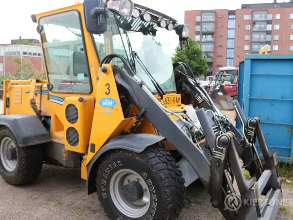 Wille 455B + varusteet (kauha+nivelaura+hiekoitin), ajettu VAIN 1332 tuntia - vm.2015