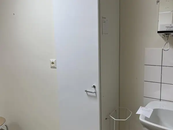 Kaappi (nro 221) tila E2 Kipupoliklinikka 093