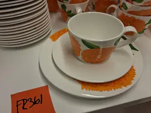 Iittala Marimekko Primavera oranssit kahvikupit, tassit ja kakkulautaset