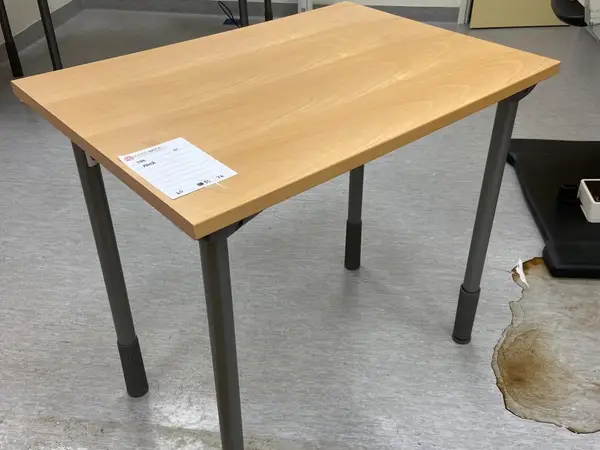 PÖYTÄ (nro 288) tila E2 Kipupoliklinikka 111