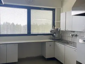Keittiön kaapistot (kiinteä) (nro 335) tila D6 020