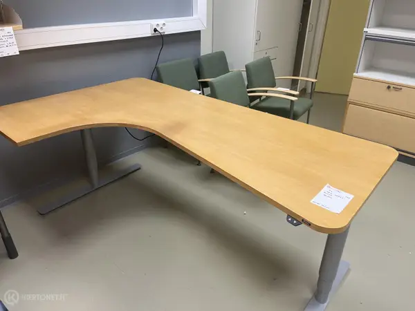 Isku sähköpöytä (nro 165) tila E2 Kipupoliklinikka 096