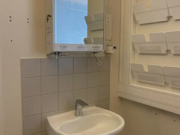 AUTOMAATTIHANA + ALLAS (nro 408) tila D1 Leikkaussalit 302