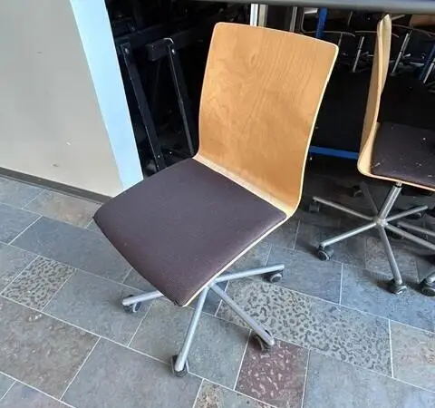 Tuoli pyörillä