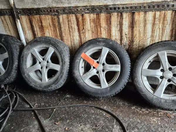 Rengaspaketti 225/55R16 4 kpl (nro 6) tila U KO